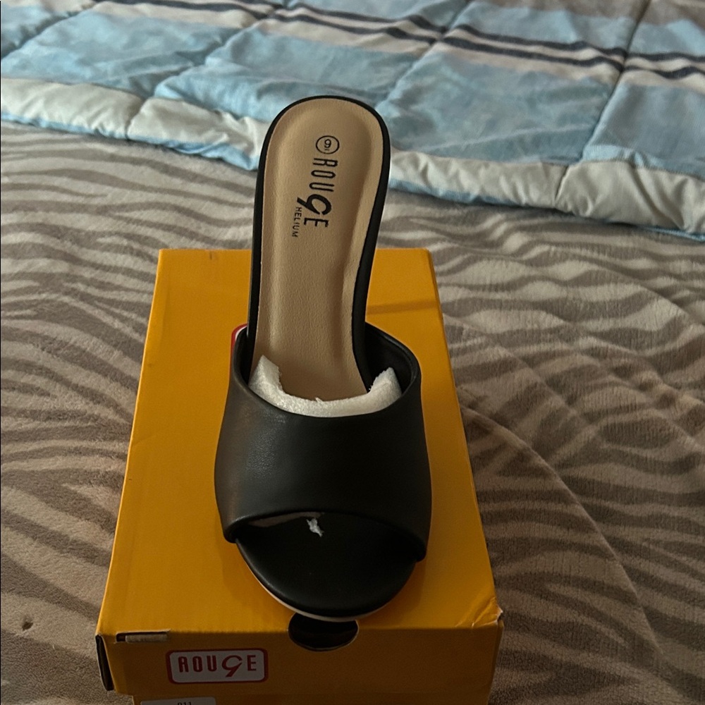 Rouge Helium Black Women's Mules